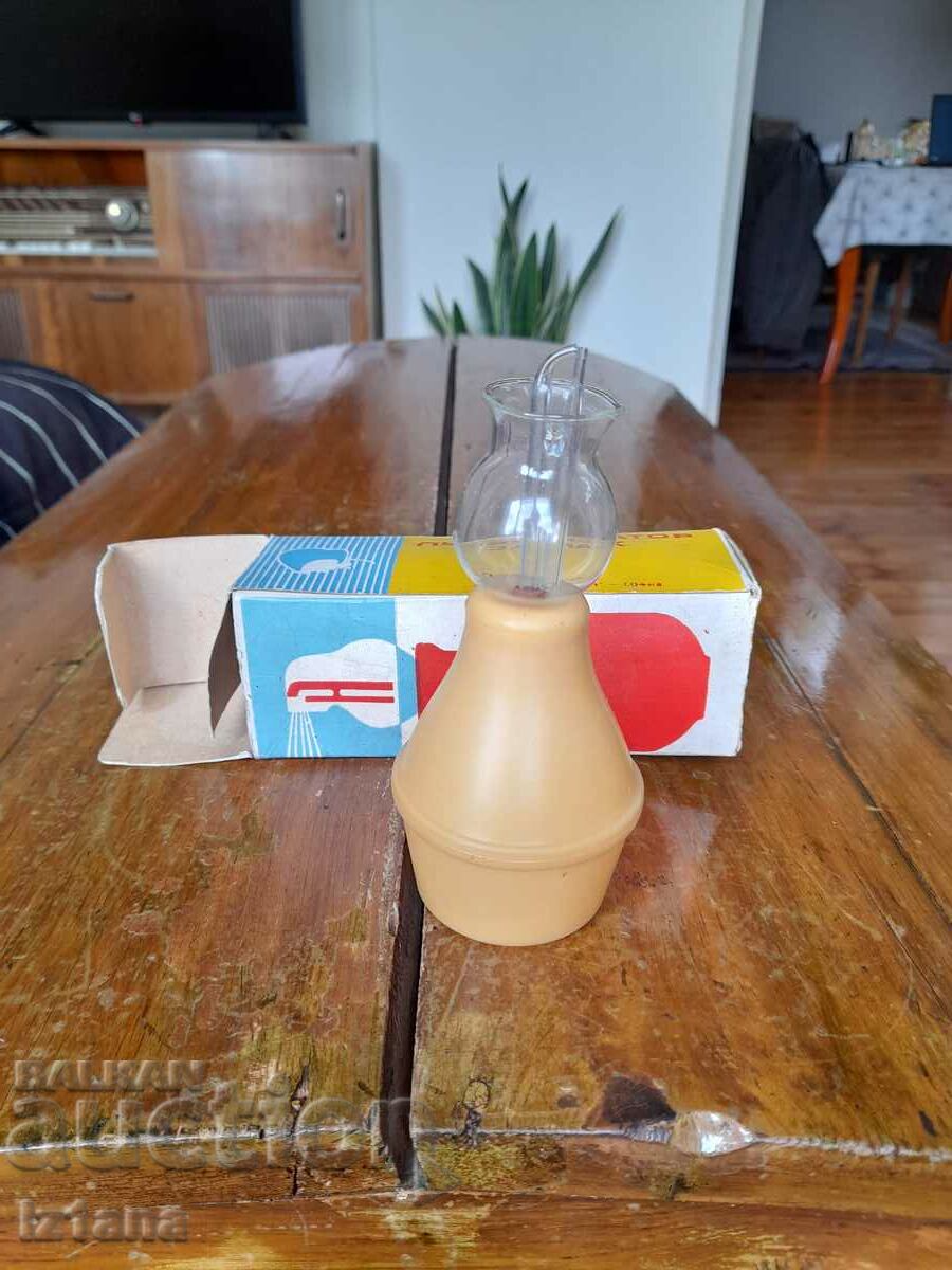 Old nail polish sprayer with price 37.00 BGN | € 18.92 Old nail polish sprayer with price 37.00 BGN | € 18.92