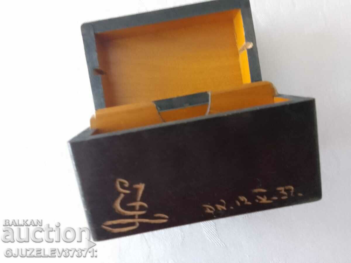 Delivery of Old wooden card box 1937