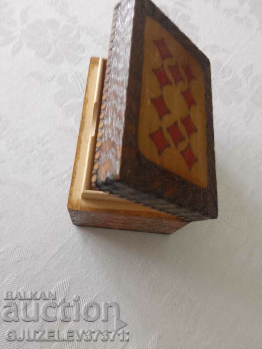 Cutie veche din lemn de carton pirograf cu preț 60.00 BGN | € 30.68