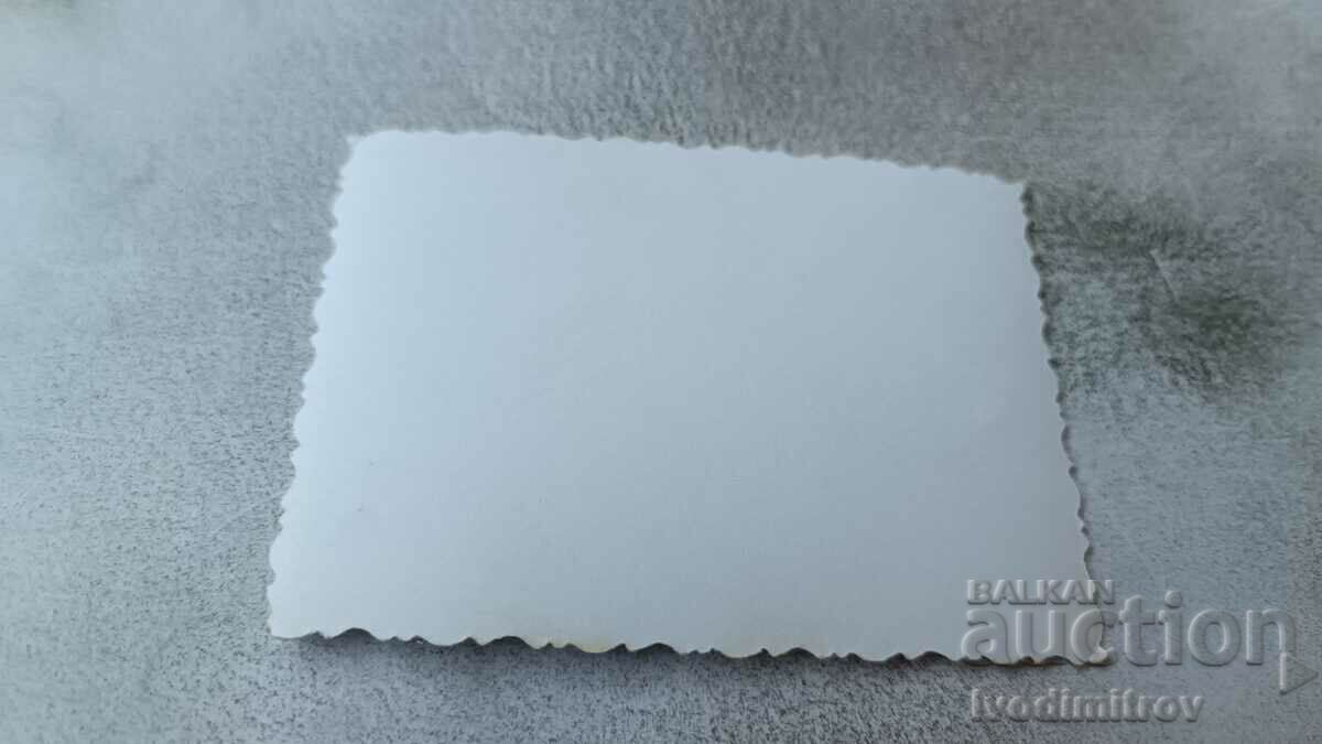 Εικόνα Ένας άντρας με μαγιό που ψαρεύει με τιμή 1.85 BGN | € 0.95 Εικόνα Ένας άντρας με μαγιό που ψαρεύει με τιμή 1.85 BGN | € 0.95