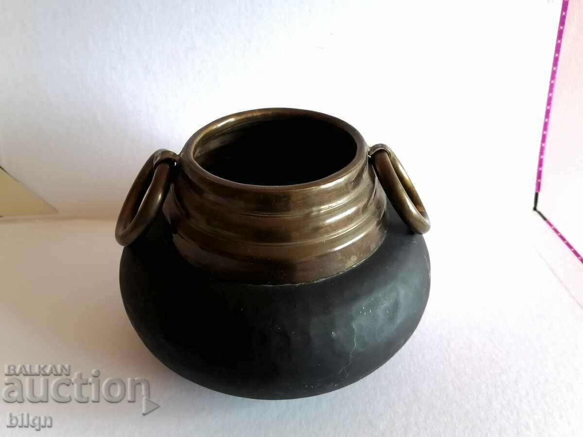 A great Old Bronze Vessel A great Old Bronze Vessel