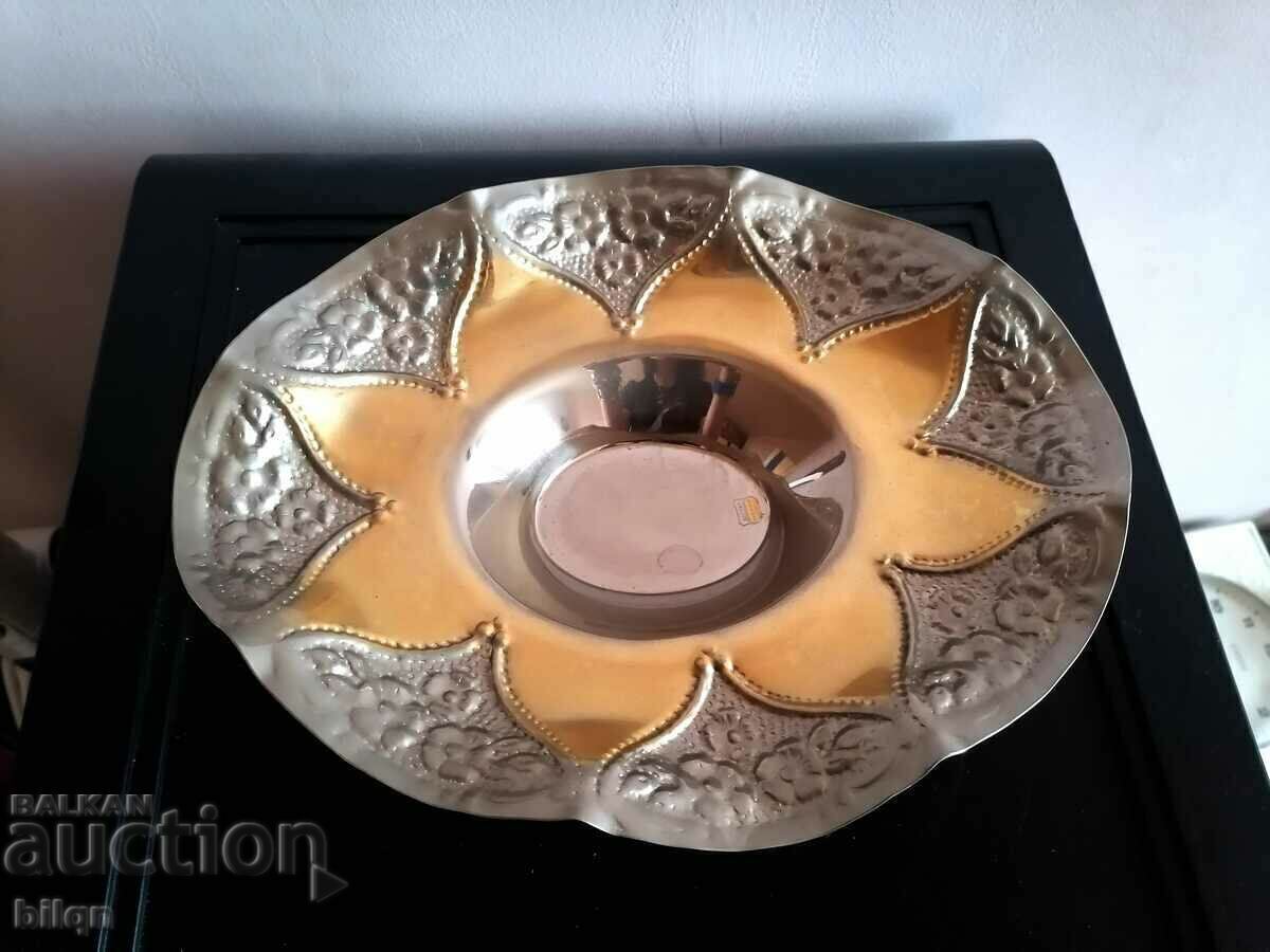 Beautiful 24K Gold Plated Fruitiera with price 29.98 BGN | € 15.33 Beautiful 24K Gold Plated Fruitiera with price 29.98 BGN | € 15.33