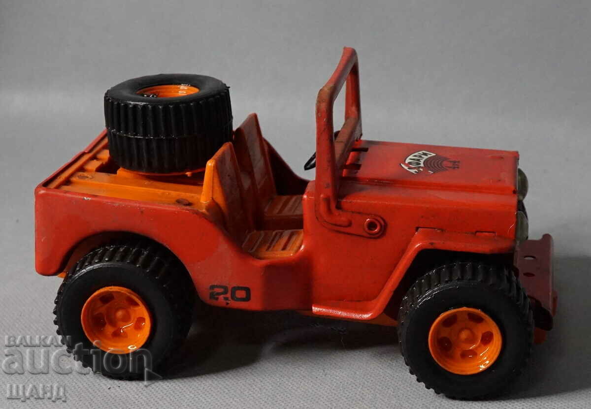 Old Soc metal toy jeep safari model