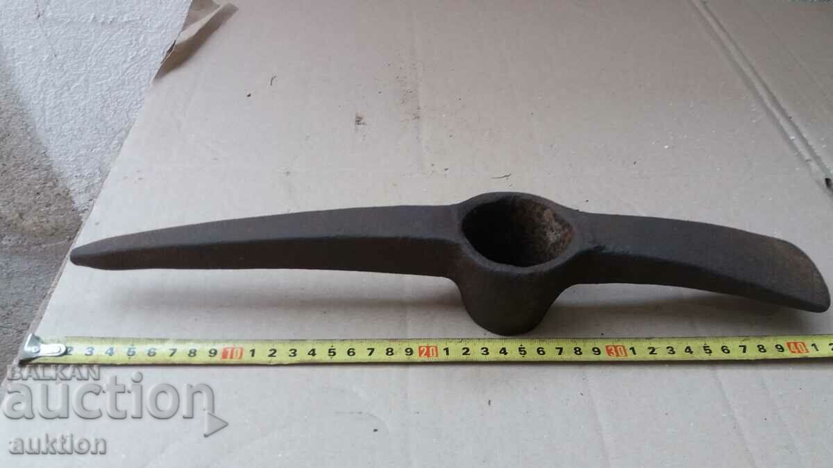 Delivery of a massive military pickaxe, a pickaxe - a tool Delivery of a massive military pickaxe, a pickaxe - a tool