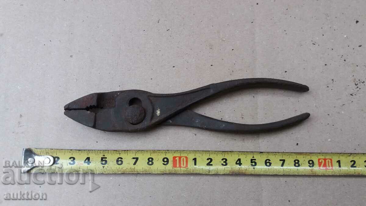 old pliers, tool with price 3.99 BGN | € 2.04 old pliers, tool with price 3.99 BGN | € 2.04