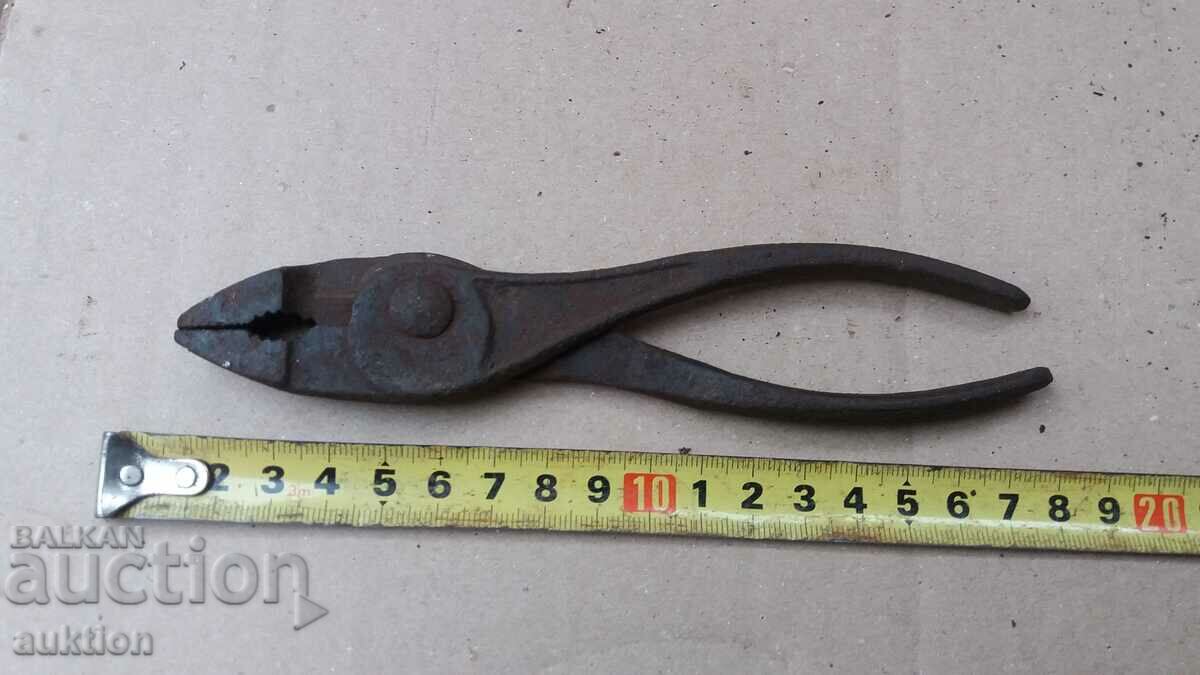 Auction old pliers, tool Auction old pliers, tool