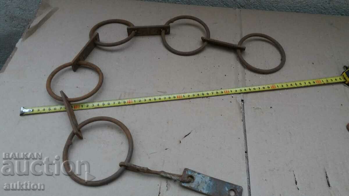 old chain shackle interesting - 5 old chain shackle interesting - 5
