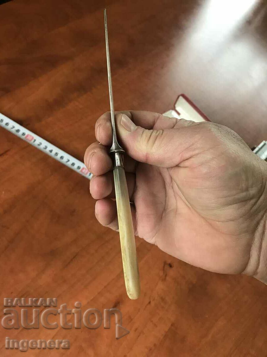 KNIFE SERVICE ORNAMENTS MOTHER OF PEARL SILVER PLATED - 7 KNIFE SERVICE ORNAMENTS MOTHER OF PEARL SILVER PLATED - 7