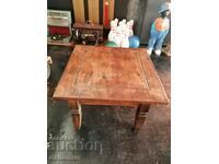 παλιό τραπέζι από μασίφ ξύλο 45/65/65 εκ