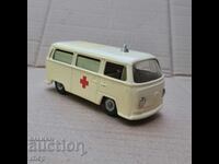 Παλιό γερμανικό μοντέλο παιχνιδιών ασθενοφόρο CKO VW Transporter