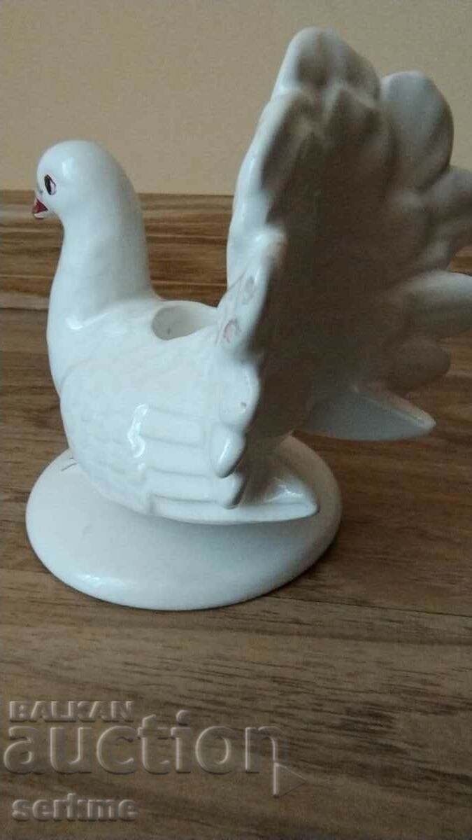 Porcelain figure with price 20.00 BGN | € 10.23 Porcelain figure with price 20.00 BGN | € 10.23