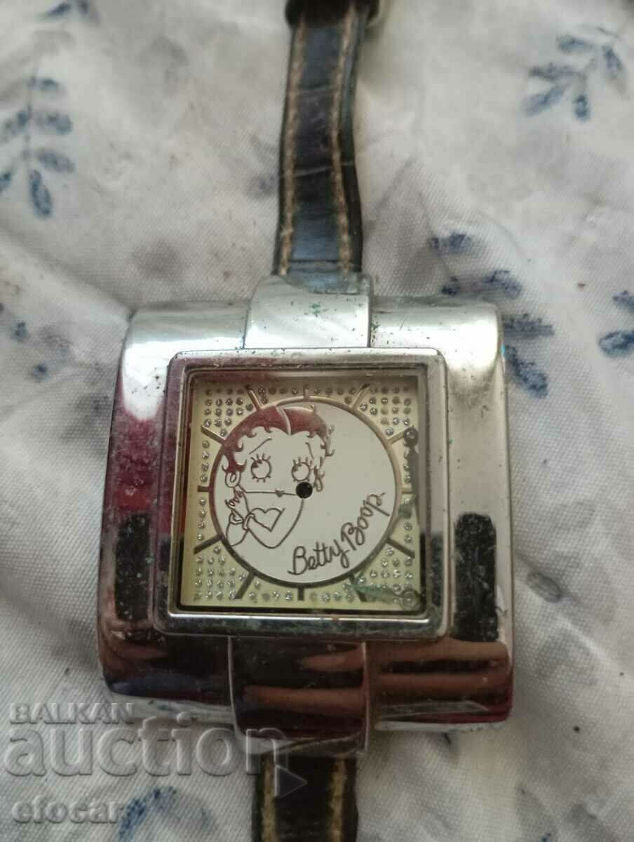 часовник Betty Brop