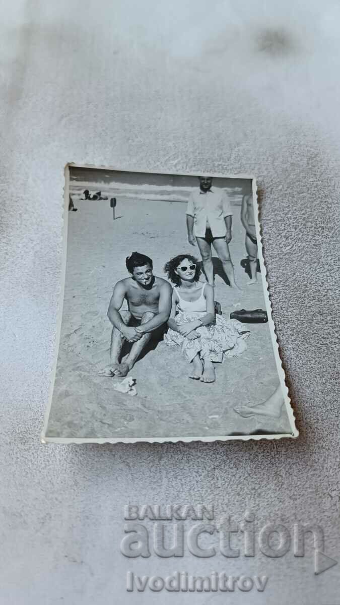 Photo Man and woman on the beach