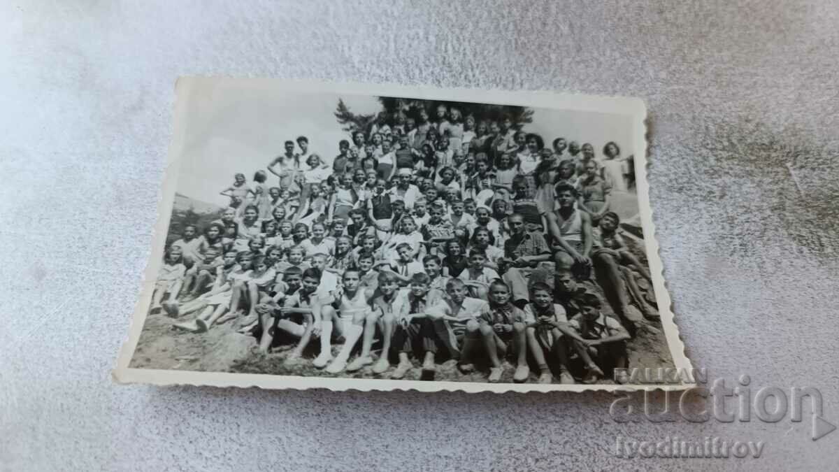 Снимка Железница Ученици на лагер със своя учител 1953