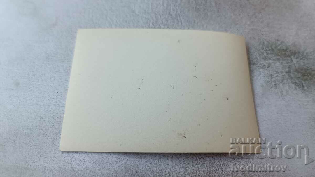 Φωτογραφία Τέσσερις άνδρες στην παραλία με τιμή 1.85 BGN | € 0.95 Φωτογραφία Τέσσερις άνδρες στην παραλία με τιμή 1.85 BGN | € 0.95