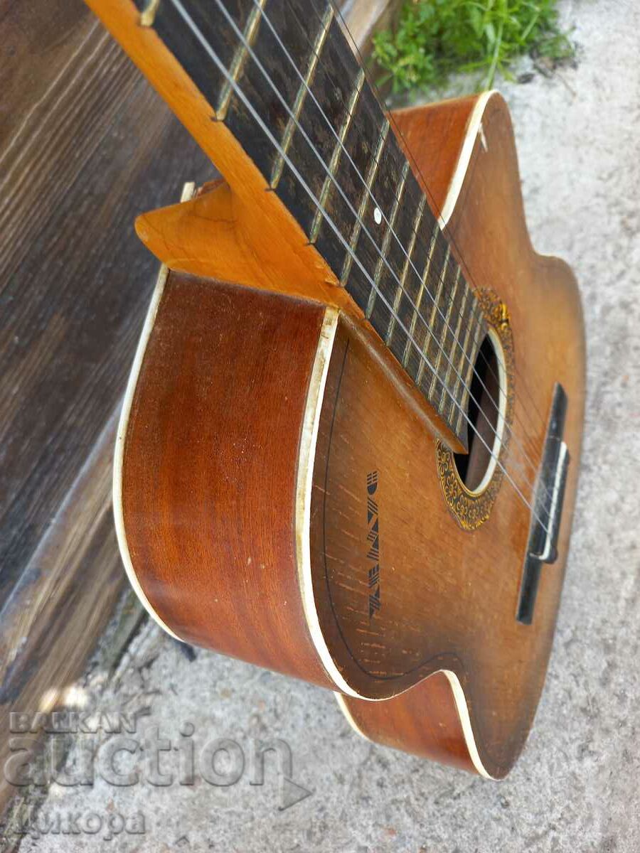 Livrarea CHITARĂ CREMONA HEMUS Livrarea CHITARĂ CREMONA HEMUS