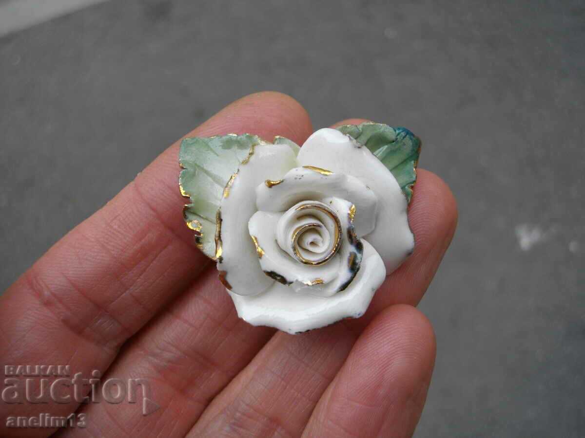 Auction  OLD BROOCH ROSE POLCELAN