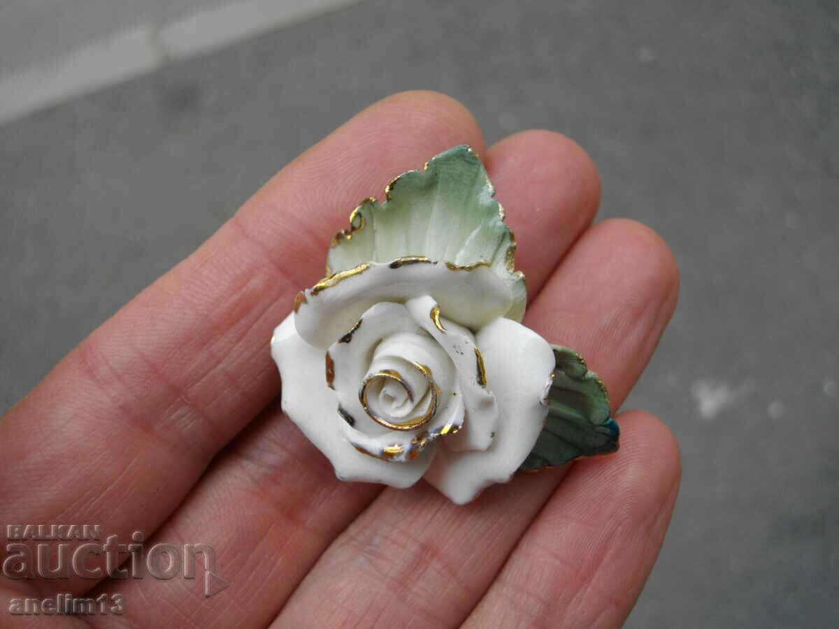 Delivery of OLD BROOCH ROSE POLCELAN