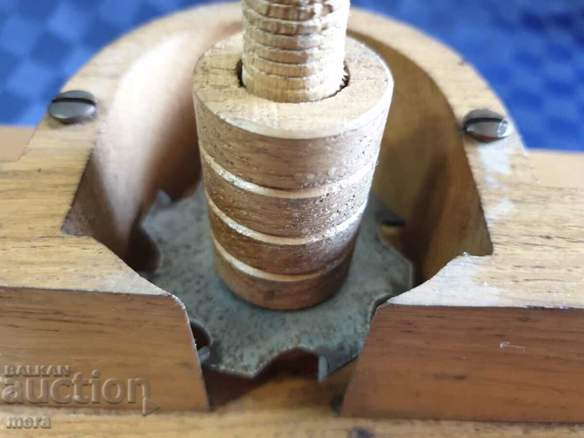 Model of a toy carpentry router - 5 Model of a toy carpentry router - 5