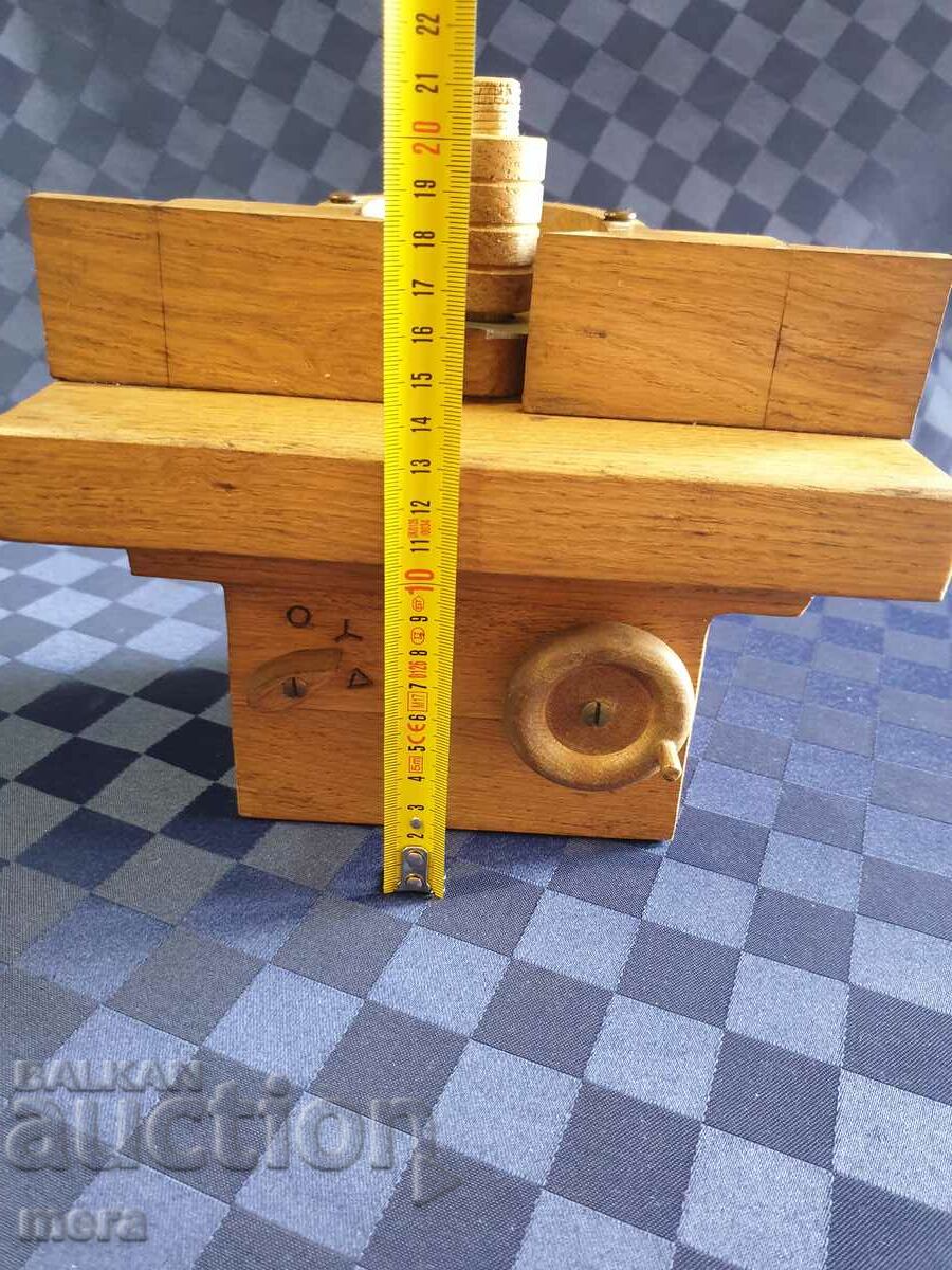 Model of a toy carpentry router - 7 Model of a toy carpentry router - 7