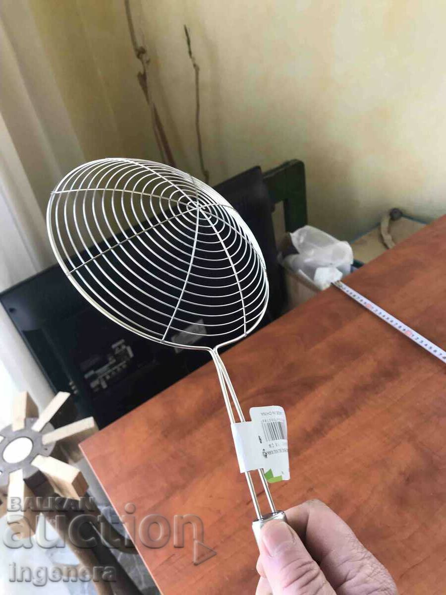 STRATOR METAL DE BUCATARIE PENTRU FRUCTE LEGUME SI ALTELE NOU cu preț 5.00 BGN | € 2.56 STRATOR METAL DE BUCATARIE PENTRU FRUCTE LEGUME SI ALTELE NOU cu preț 5.00 BGN | € 2.56