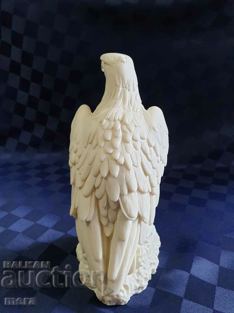 Auction Massive plastic of a white eagle Auction Massive plastic of a white eagle