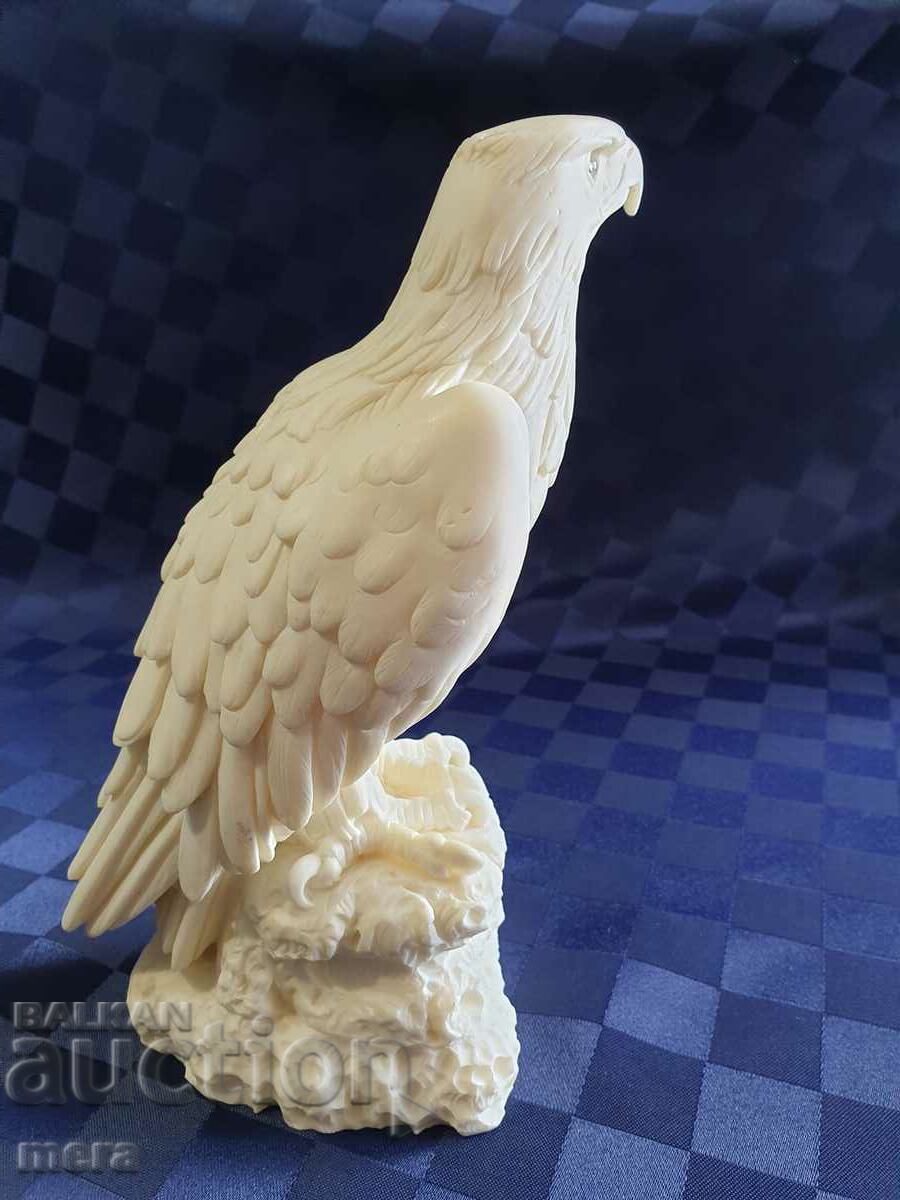 Delivery of Massive plastic of a white eagle Delivery of Massive plastic of a white eagle