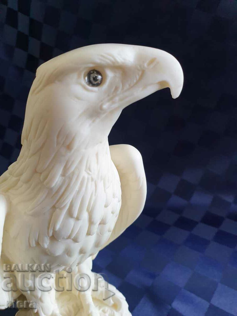 Massive plastic of a white eagle - 6 Massive plastic of a white eagle - 6