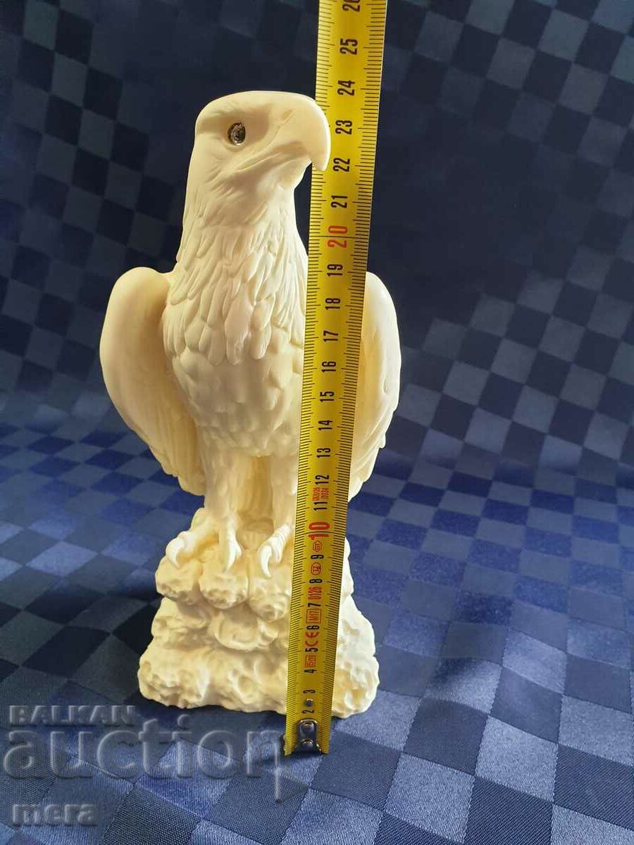 Massive plastic of a white eagle - 7 Massive plastic of a white eagle - 7