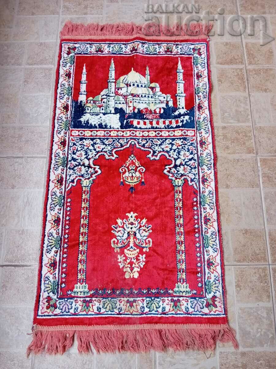 старинно молитвено килимче