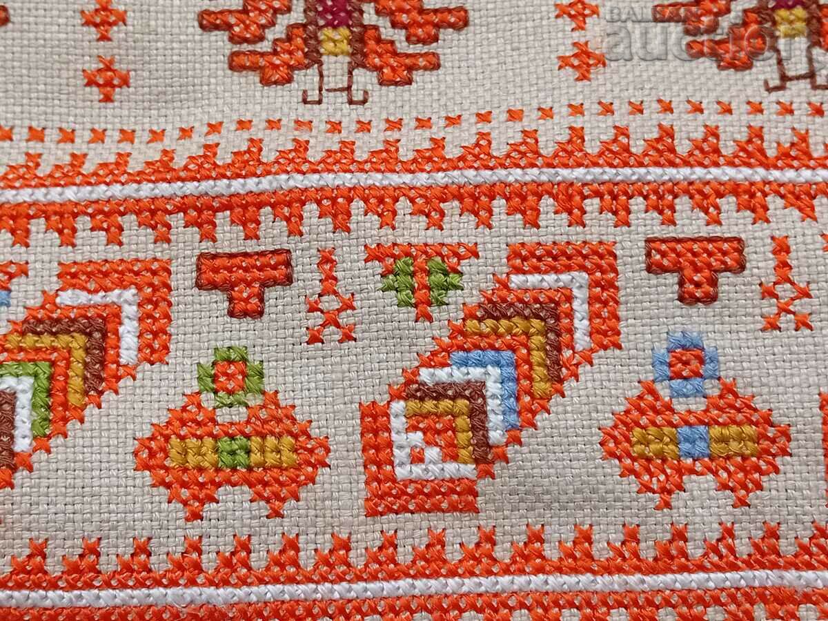 Delivery of hand embroidered pillow case Delivery of hand embroidered pillow case