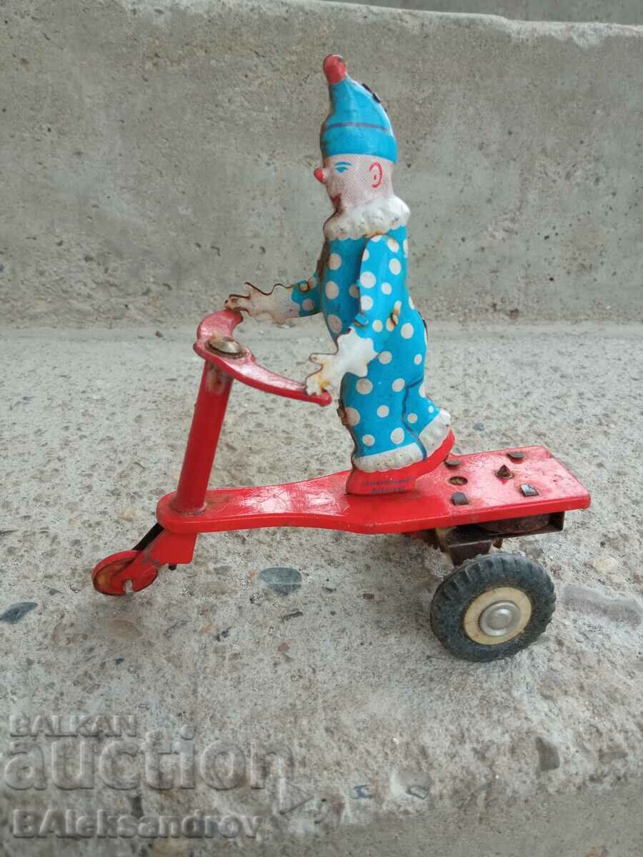 Old mechanical tin toy