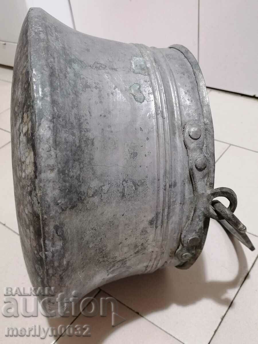 Auction Tinned coin, cauldron, copper, copper vessel Auction Tinned coin, cauldron, copper, copper vessel