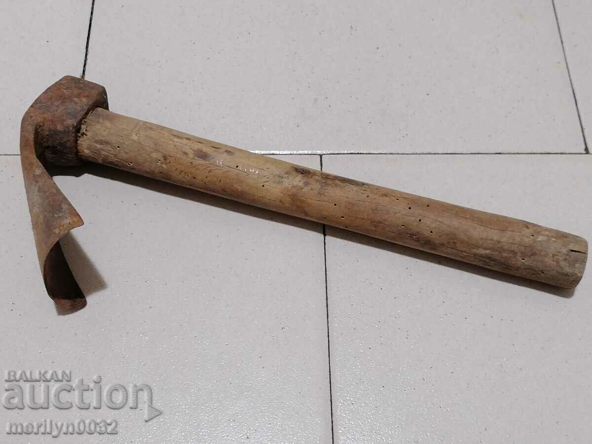 Renaissance tesla for digging troughs and pits primitive with price 76.00 BGN | € 38.86 Renaissance tesla for digging troughs and pits primitive with price 76.00 BGN | € 38.86