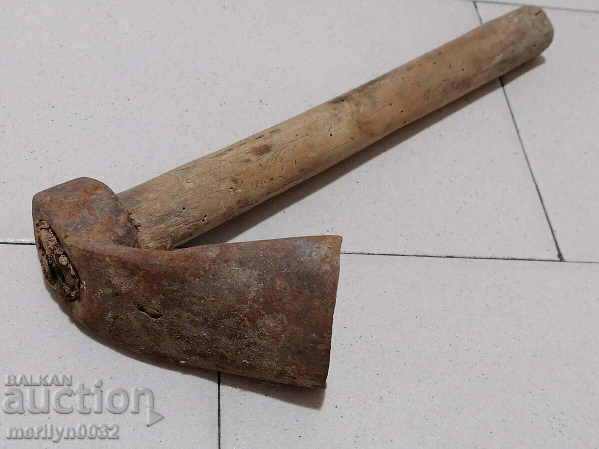 Tesla renascentist pentru săpat jgheaburi și gropi primitive