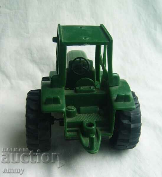 Delivery of Plastic toy tractor - "Li Tian" Delivery of Plastic toy tractor - "Li Tian"