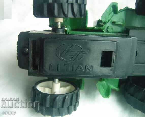 Plastic toy tractor - "Li Tian" - 6 Plastic toy tractor - "Li Tian" - 6