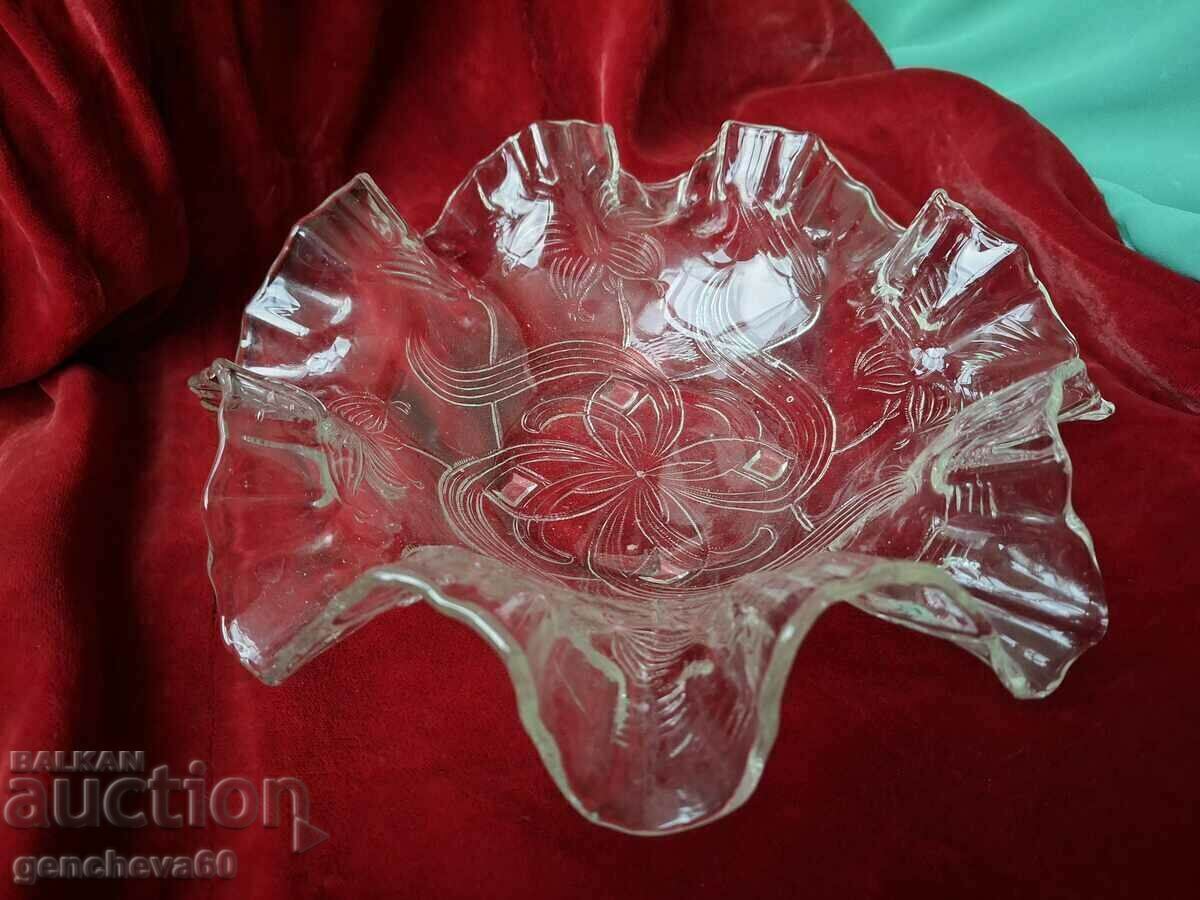 Beautiful retro glass fruit bowl with price 25.00 BGN | € 12.78 Beautiful retro glass fruit bowl with price 25.00 BGN | € 12.78