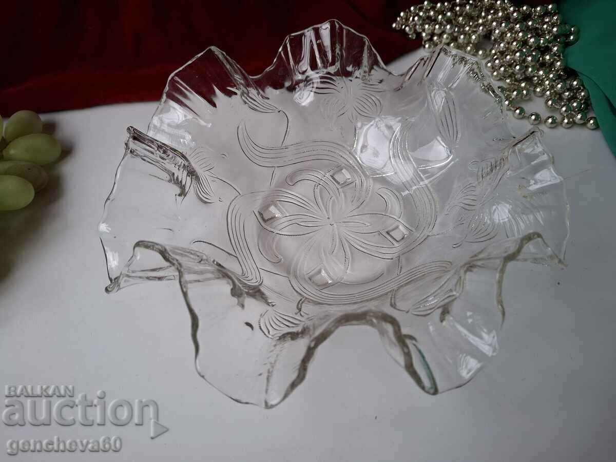 Auction Beautiful retro glass fruit bowl Auction Beautiful retro glass fruit bowl