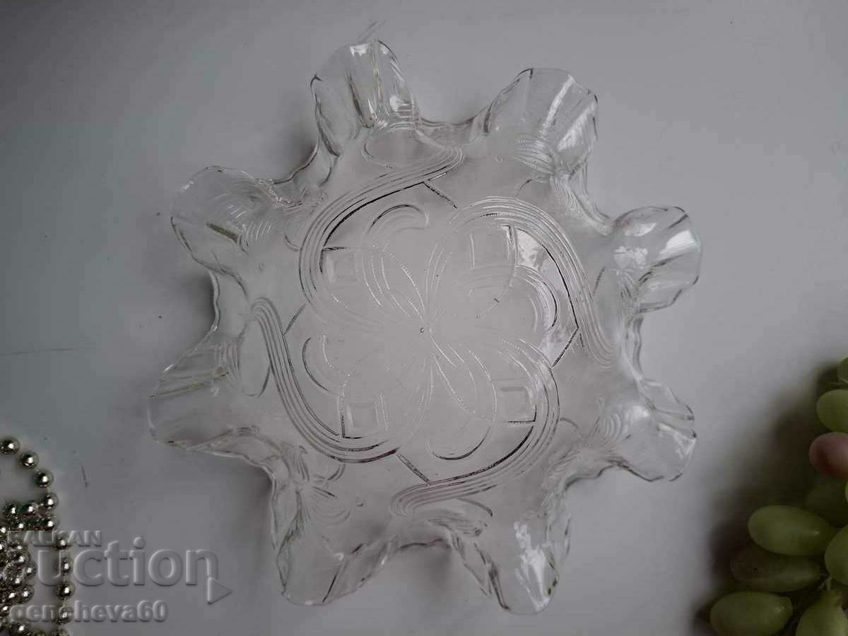 Delivery of Beautiful retro glass fruit bowl Delivery of Beautiful retro glass fruit bowl