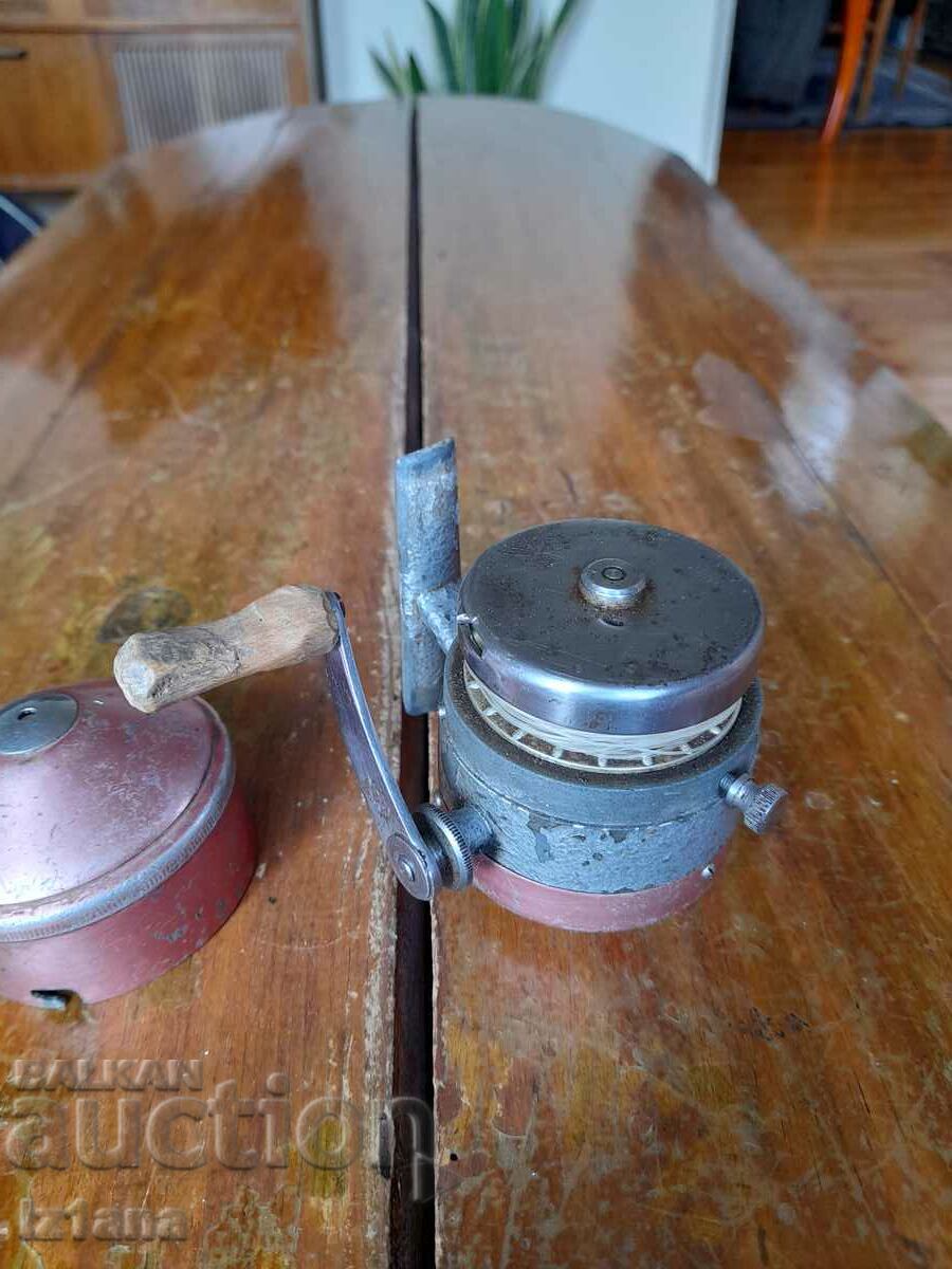 Old fishing reel with price 33.00 BGN | € 16.87 Old fishing reel with price 33.00 BGN | € 16.87