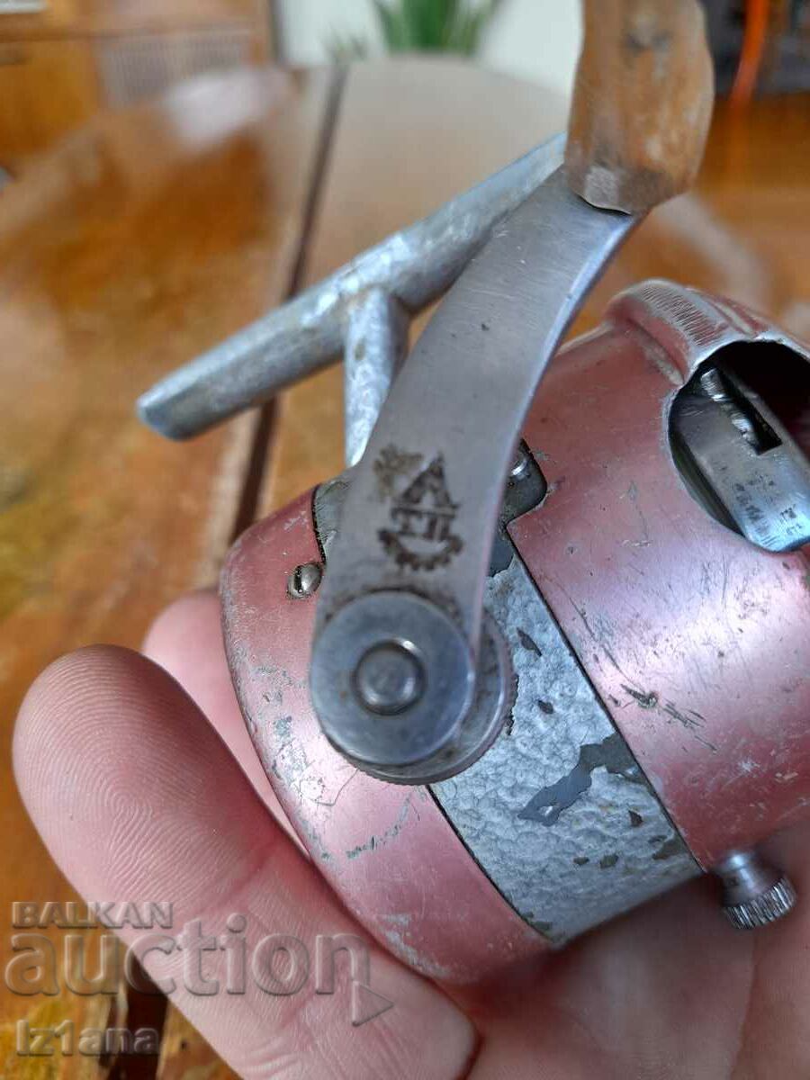 Delivery of Old fishing reel Delivery of Old fishing reel