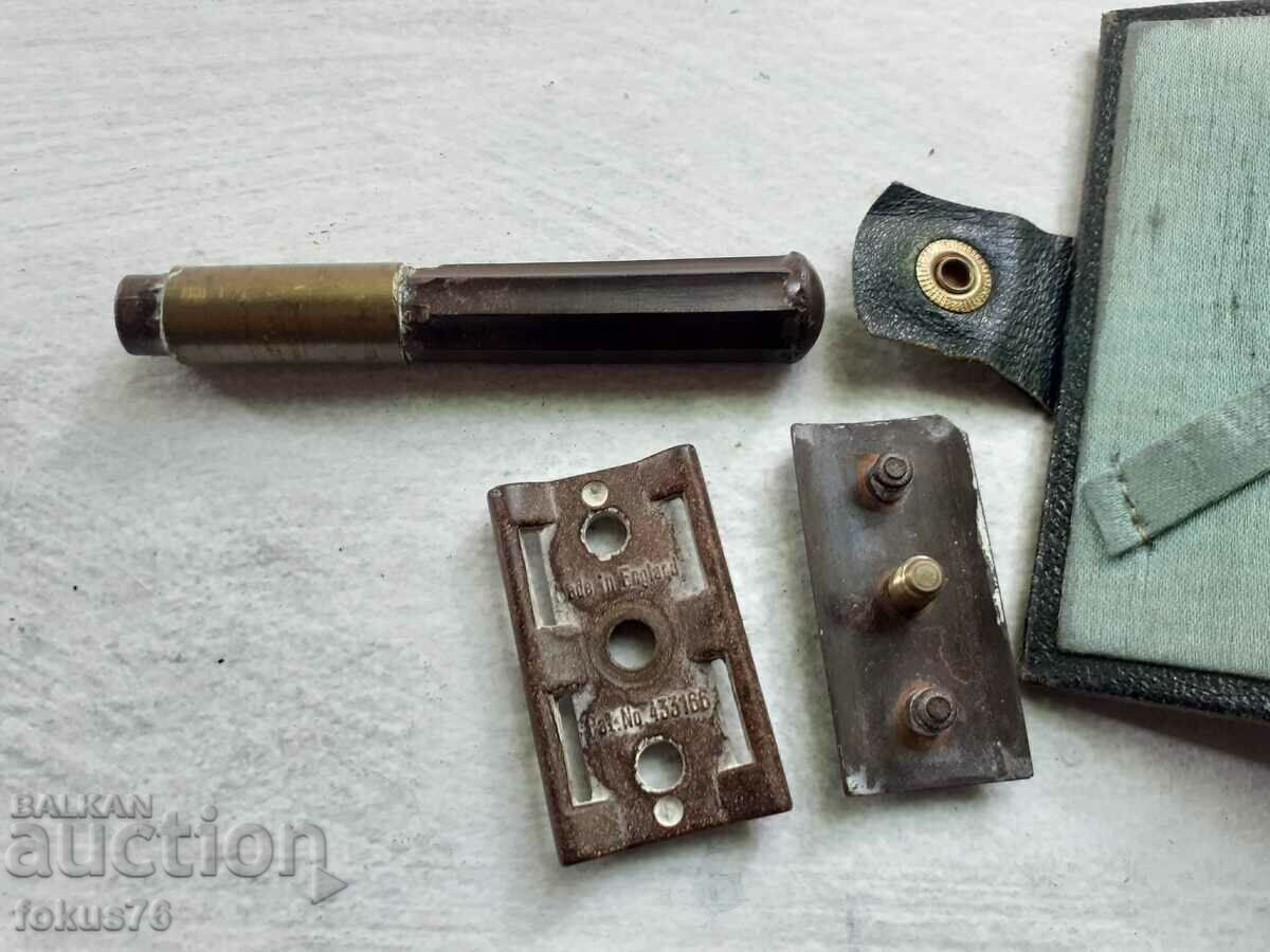 Аукцион Стара английска самобръсначка бакелит и бронз Аукцион Стара английска самобръсначка бакелит и бронз