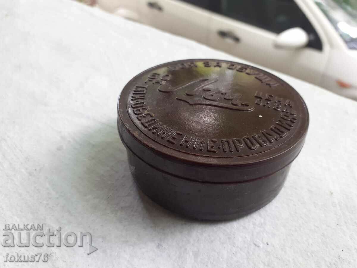 Old bakelite shoe polish box Ray with price 35.00 BGN | € 17.90 Old bakelite shoe polish box Ray with price 35.00 BGN | € 17.90