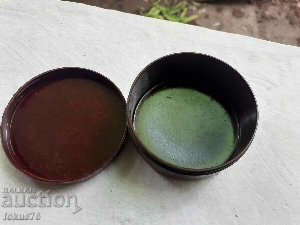 Delivery of Old bakelite shoe polish box Ray Delivery of Old bakelite shoe polish box Ray