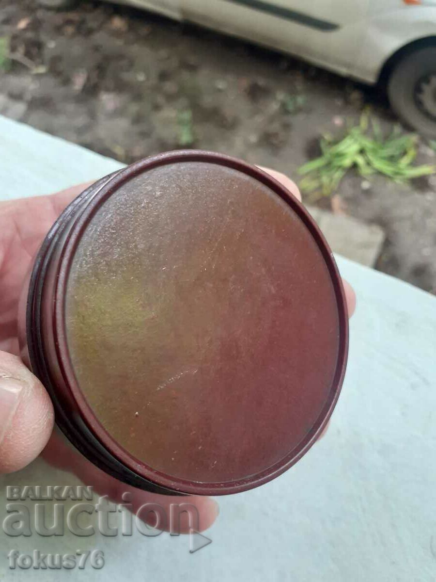 Delivery of Old bakelite shoe polish box Rocket