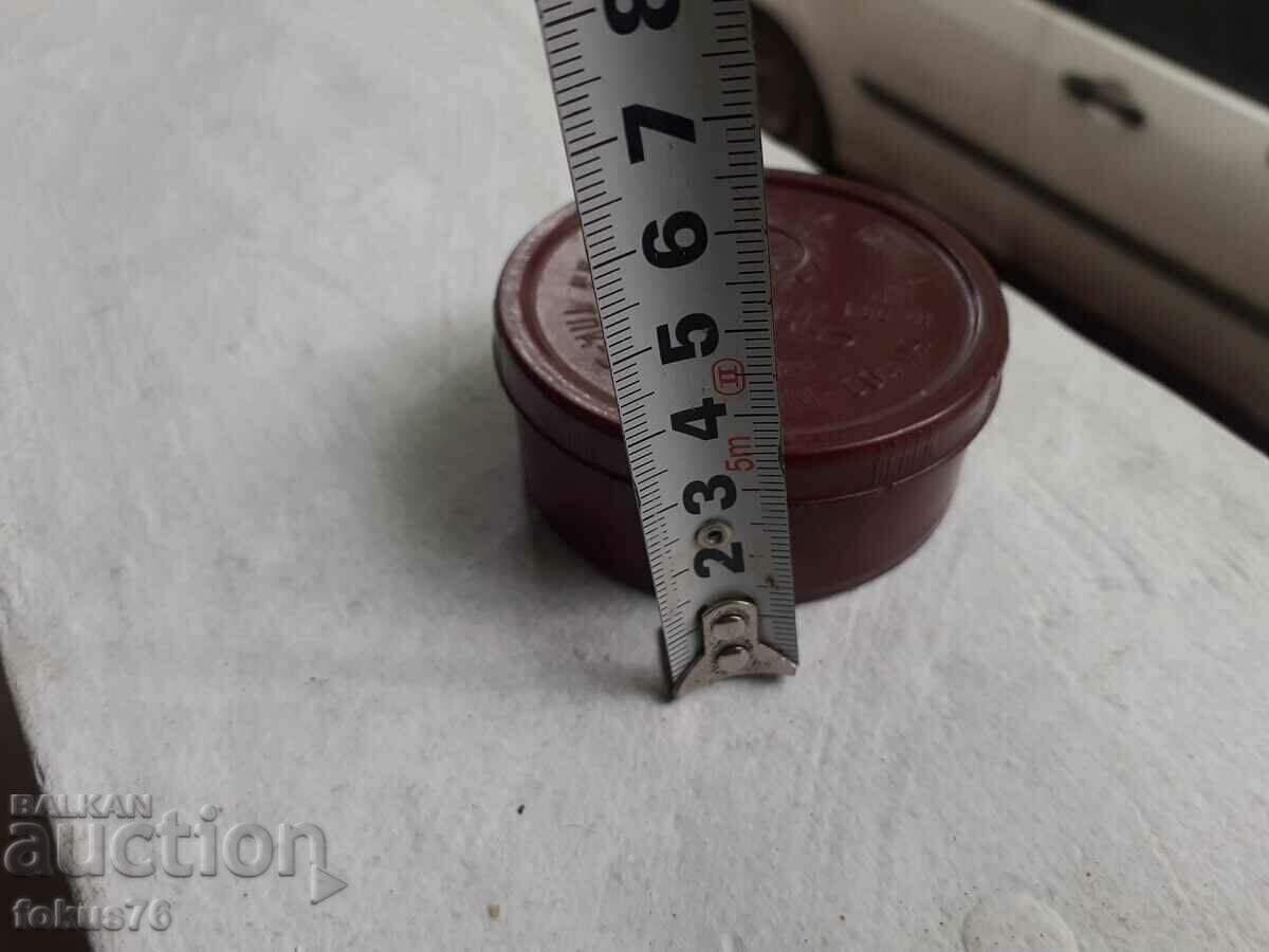 An old bakelite tin of shoe cream Lach - 5 An old bakelite tin of shoe cream Lach - 5