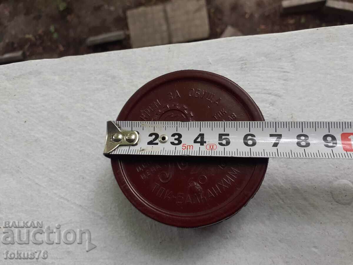 An old bakelite tin of shoe cream Lach - 6 An old bakelite tin of shoe cream Lach - 6