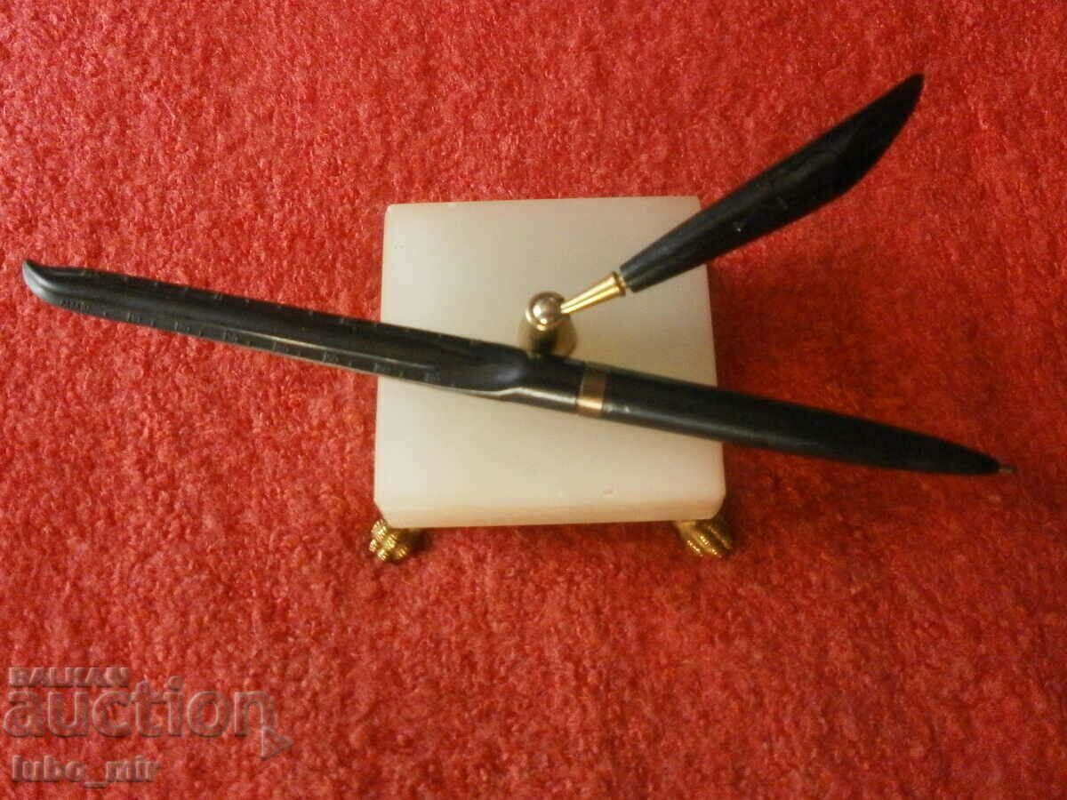 AN OLD CHEMICAL POT WITH A BEAUTIFUL STAND - 7