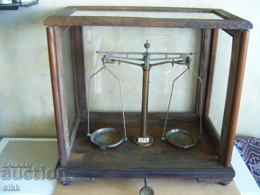 Laboratory scale precision Laboratory scale precision